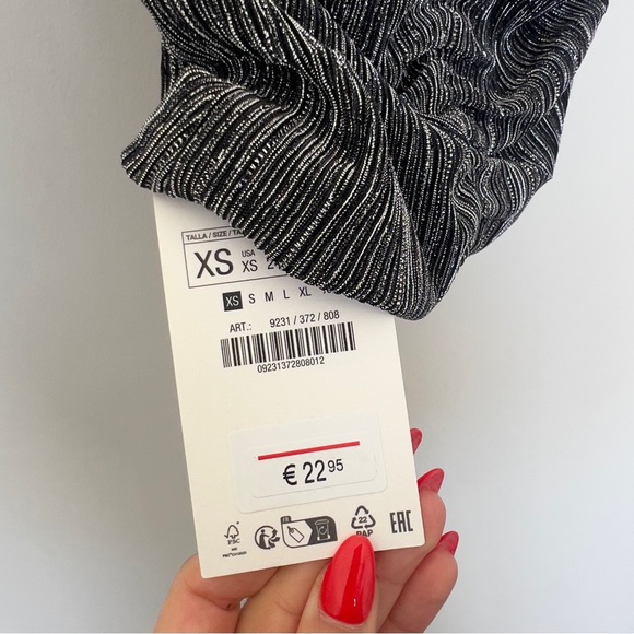 Metallic Thread Halter Top - Picture 4 of 6